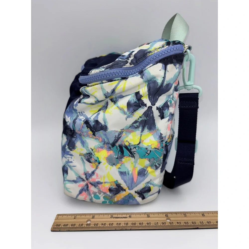 LULULEMON‎ IVIVVA Lunch Box Bag Floral Blue Insulated Adjustable Crossbody Strap